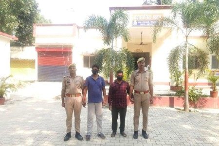 Maharajganj News: महराजगंज में अवैध मीट और चिकन की दुकानों पर पुलिस की कार्रवाई, दो गिरफ्तार
