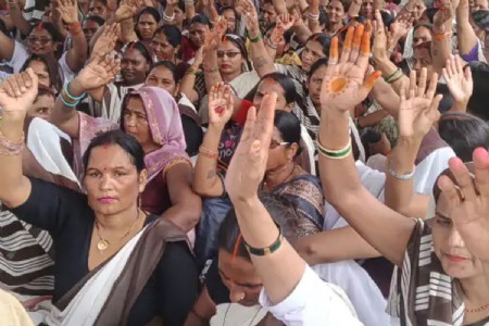 Maharajganj News: आशा कार्यकत्रियों की मांग, 21 हजार मानदेय के साथ मिले राज्य कर्मचारी का दर्जा