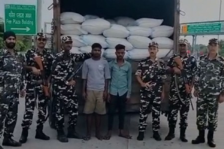 Maharajganj News: नेपाल से भारत लाया जा रहा 6 टन पंपकिन सीड पकड़ा, दो गिरफ्तार