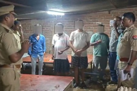 Maharajganj News: सार्वजनिक जगह शराब पीना पड़ा भारी, 1461 लोगों पर पुलिस की कार्रवाई