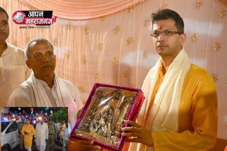 Maharajganj News: जन्माष्टमी पर ठूठीबारी थाने में नवनिर्मित शिव मंदिर का लोकार्पण, SP शक्ति मोहन अवस्थी ने की पूजा-अर्चना