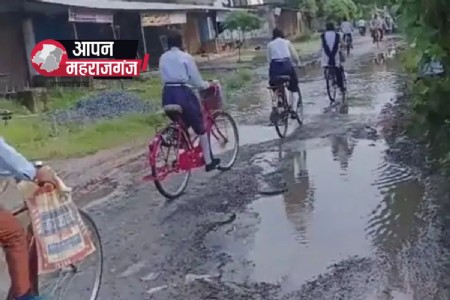 Maharajganj News: महराजगंज के बांसपर बाजार से मुख्य मार्ग बदहाल, बारिश में गड्ढों में भर जाता है पानी